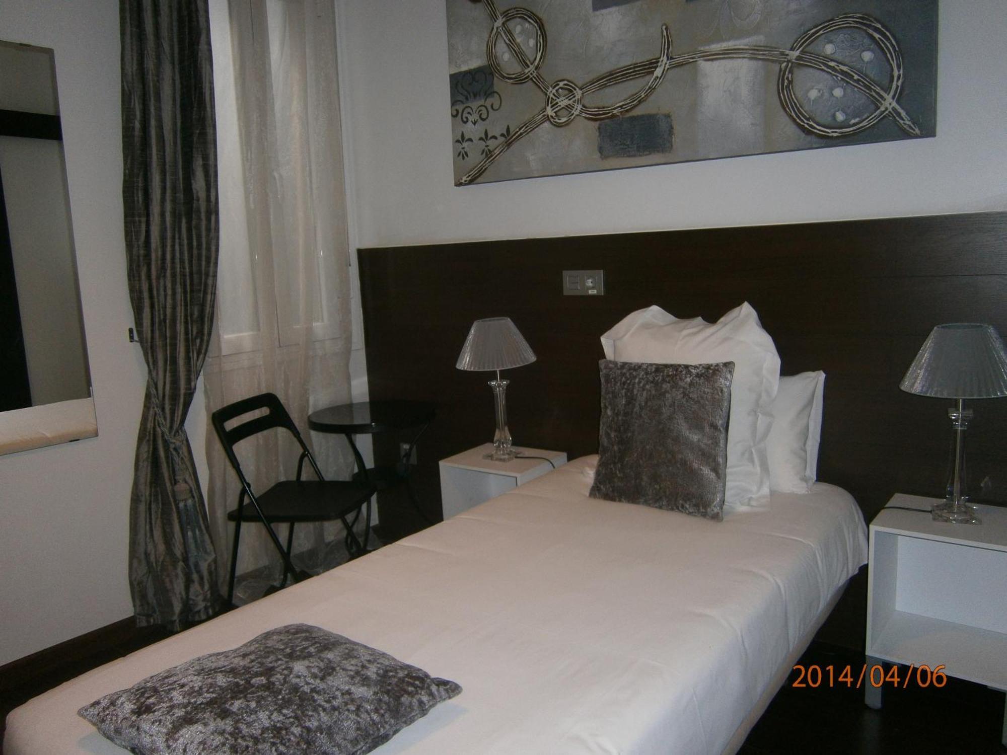 THC Latina Hostel Madrid Zimmer foto